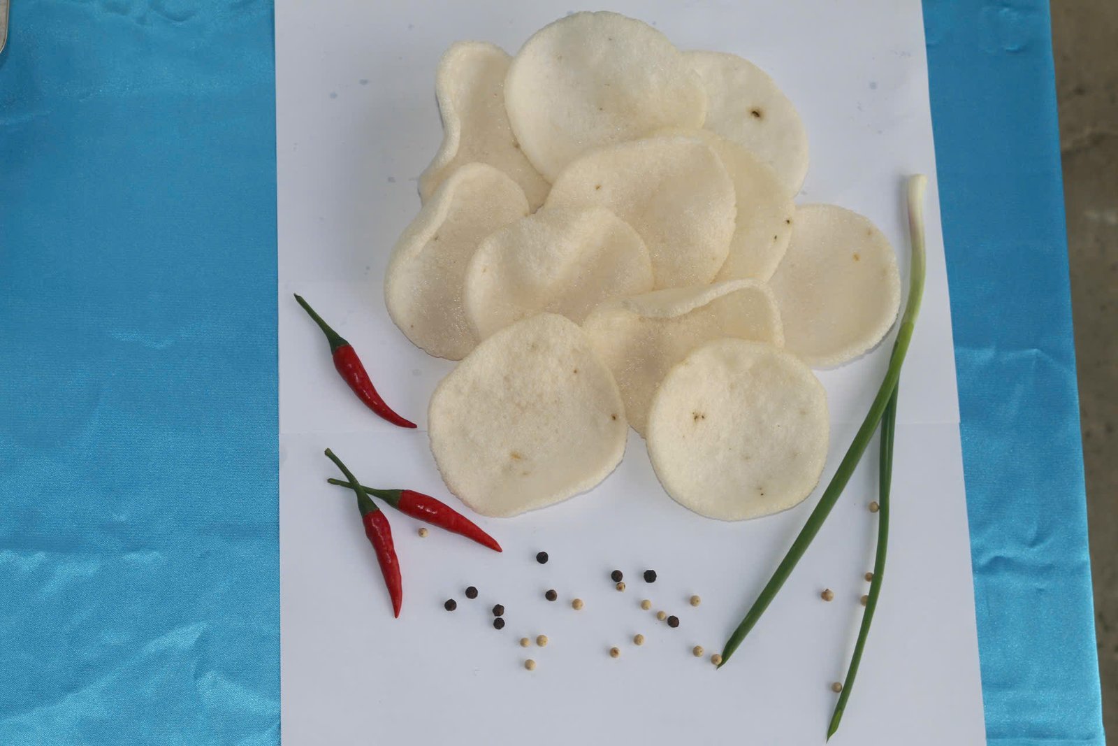 Spicy Pepper Onion Prawn Crackers - ảnh 2